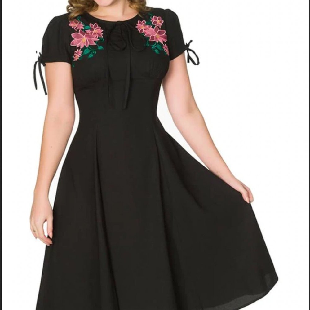 NWT Sheen Noa Floral 40's Swing Dress Black